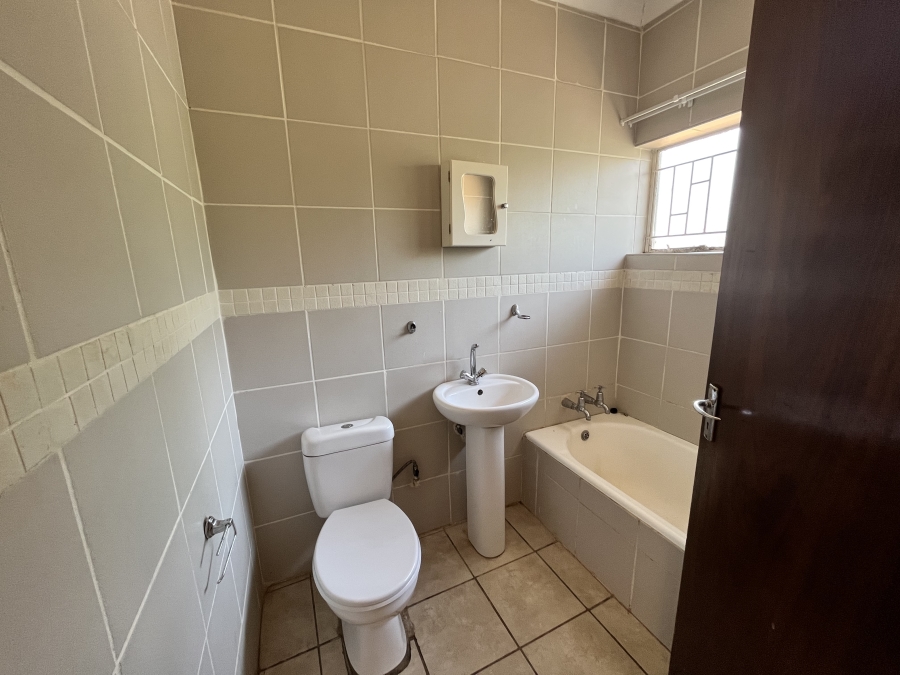 To Let 1 Bedroom Property for Rent in Randlespark North West